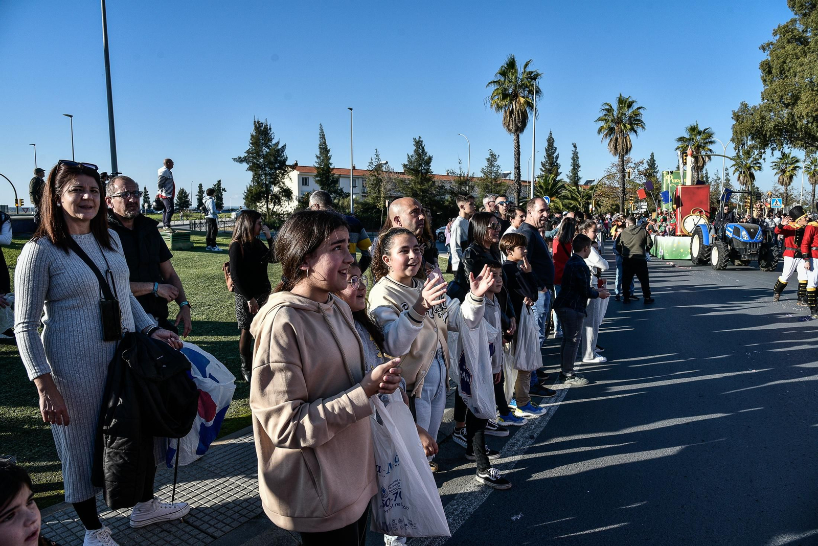 Imágenes del público en las cabalgatas por La Orden, Cardeñas y Las Colonias