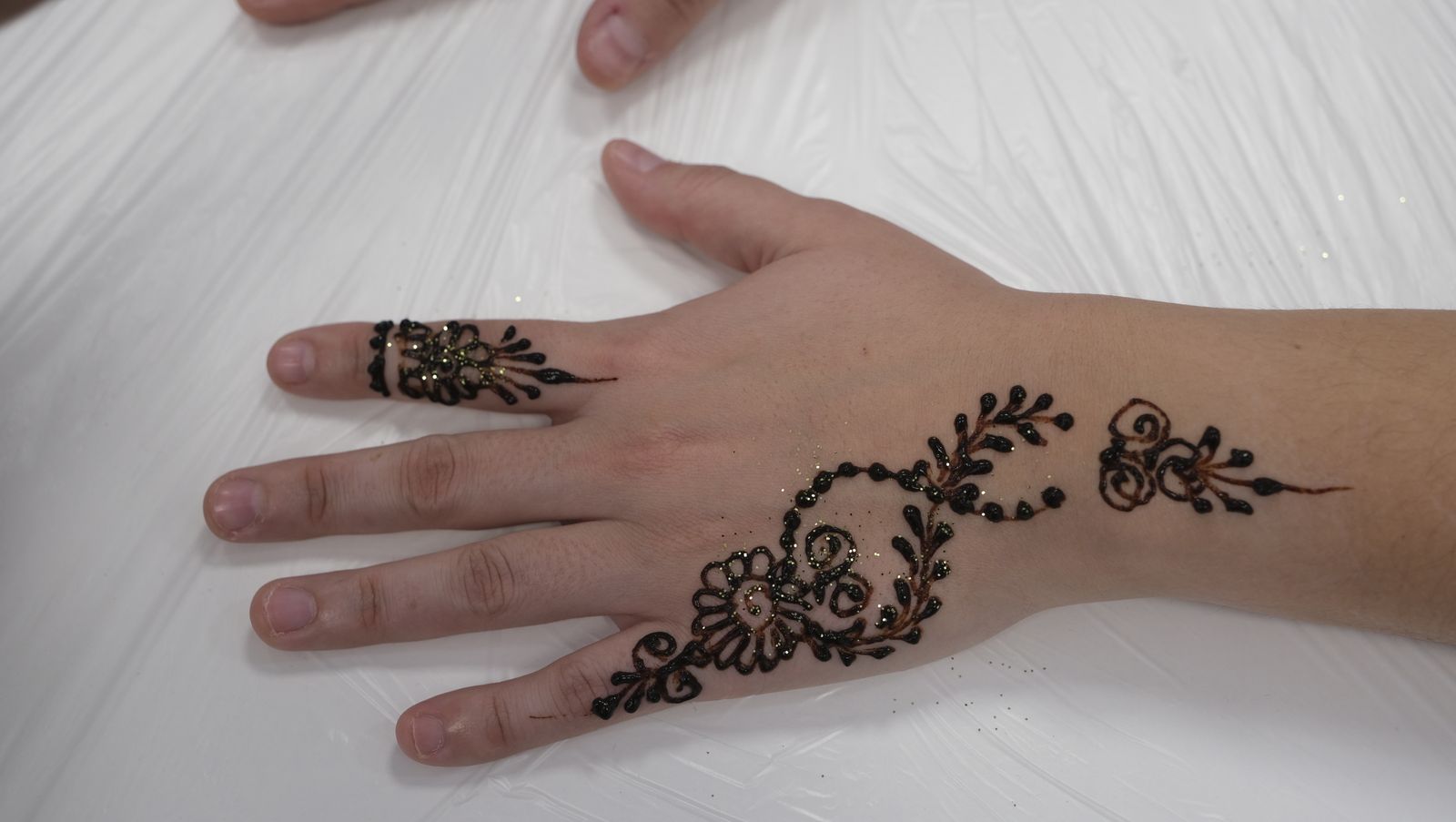 Imágenes de los talleres de inserción laboral de Verdiblanca en el Espacio Alma