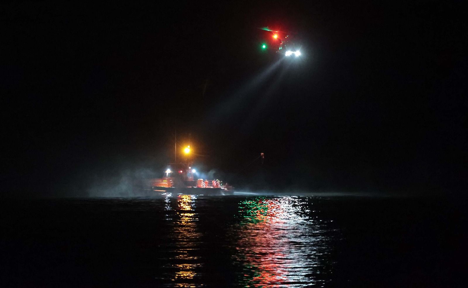 El ejercicio de rescate de Salvamento Marítimo, en la playa de Getares.