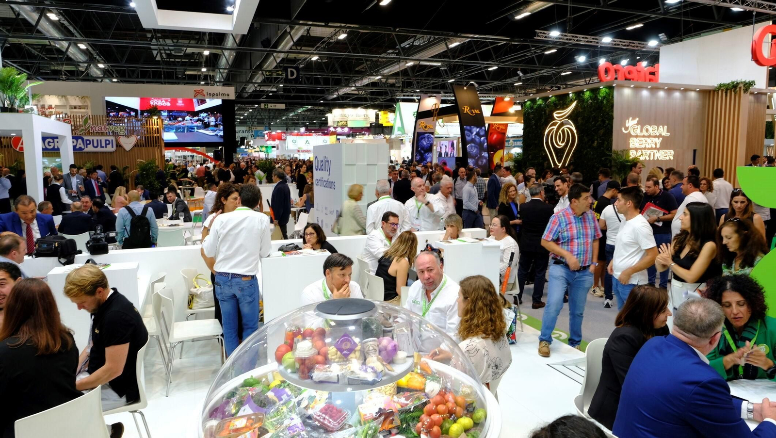 Reuniones en el pabellón andaluz, uno de los más activos de toda Fruit Attraction.
