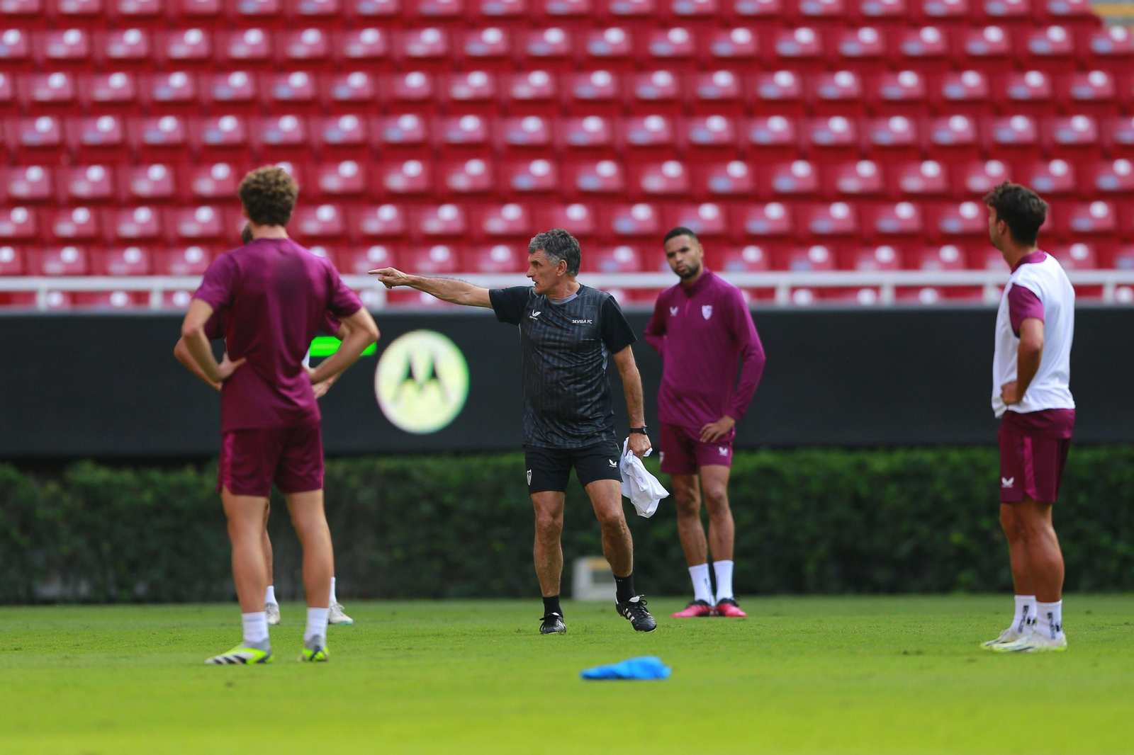 Las imágenes del Sevilla antes del derbi en México