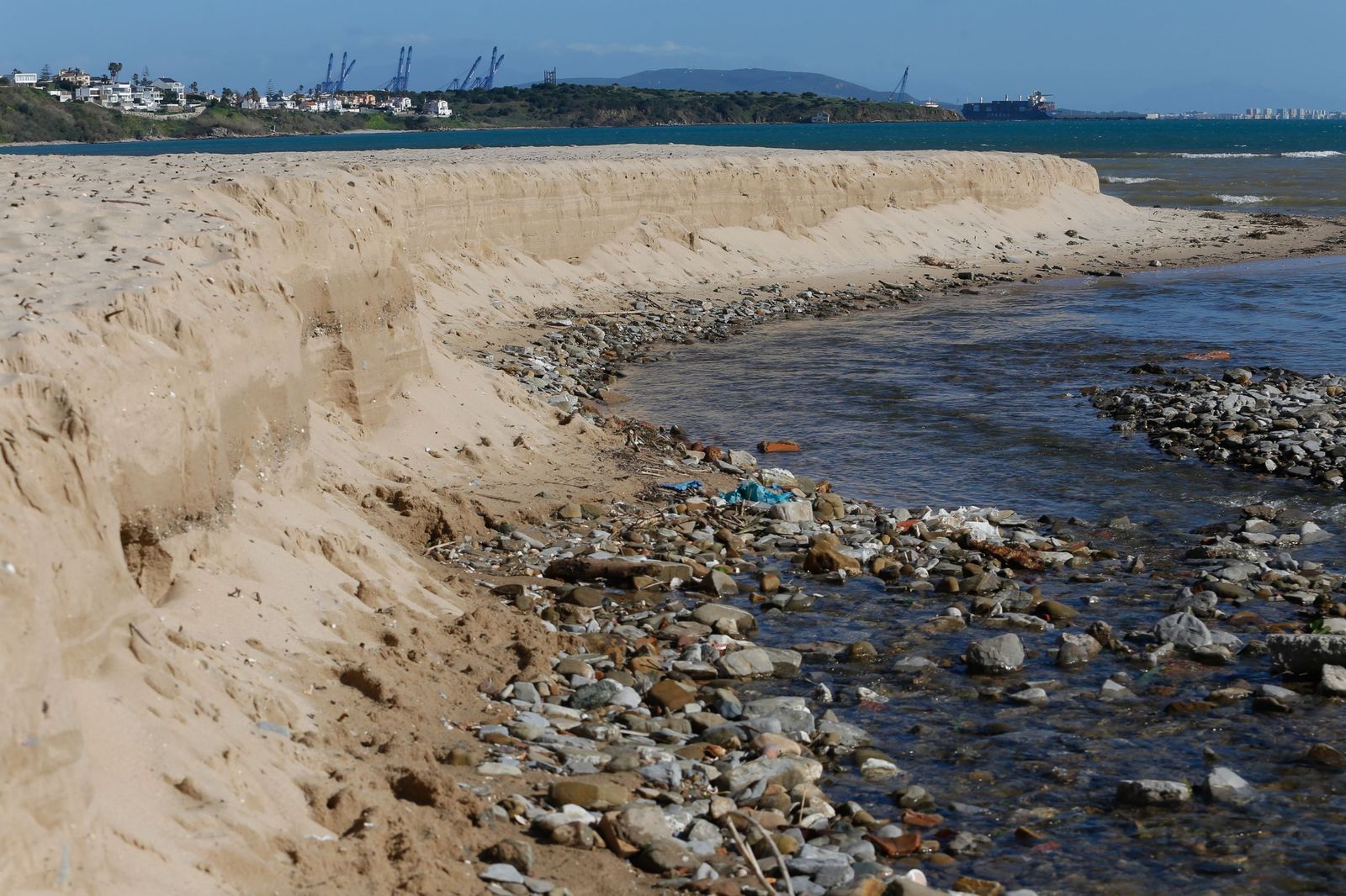 Las fotografías de los daños de las últimas borrascas en las playas de Getares y El Rinconcillo, en Algeciras