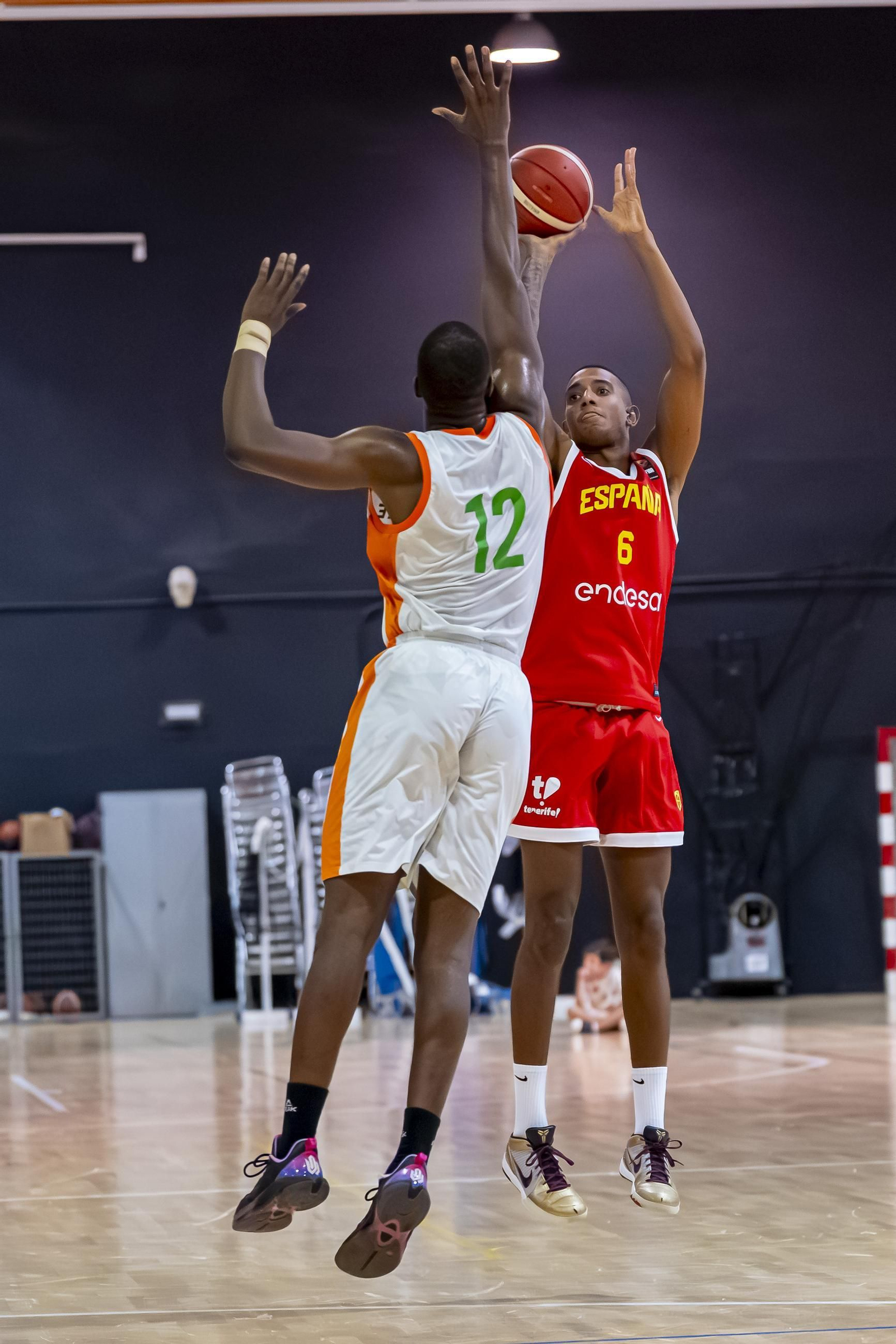 España B, con Álvaro Folgueiras, derrota a Costa de Marfil antes de venir a Málaga
