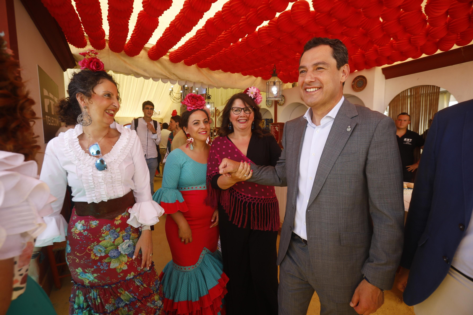 La visita de Juanma Moreno a la Feria de Córdoba, en imágenes