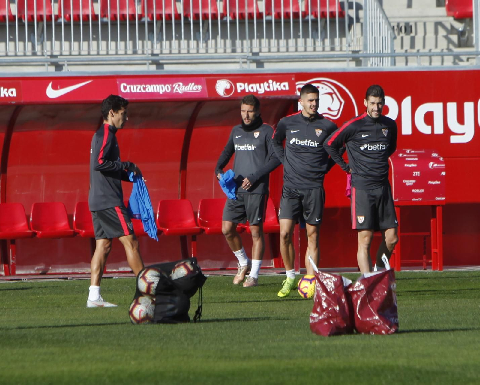 Jesús Navas, Carriço, Andre Silva y Escudero, en el entrenamiento sevillista.