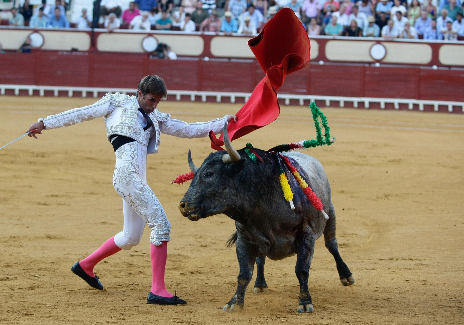 Las imágenes de la corrida de toros en El Puerto con Escribano, Morilla y Pinar