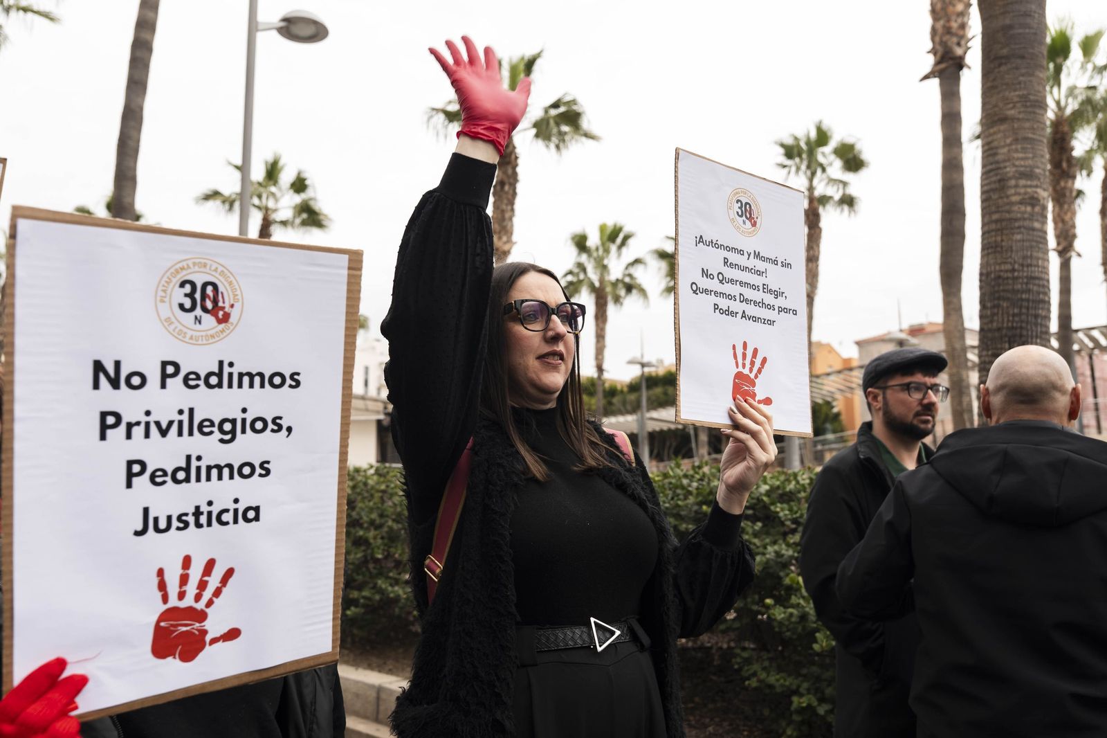 Las imágenes de la Manifestación de la Plataforma por la Dignidad de los Autónomos en Almería