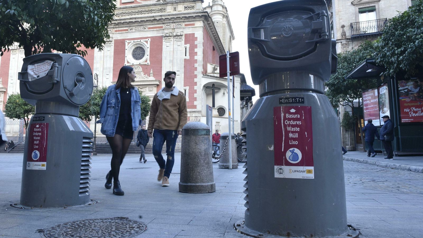 Buzones instalados en la Plaza del Salvador.