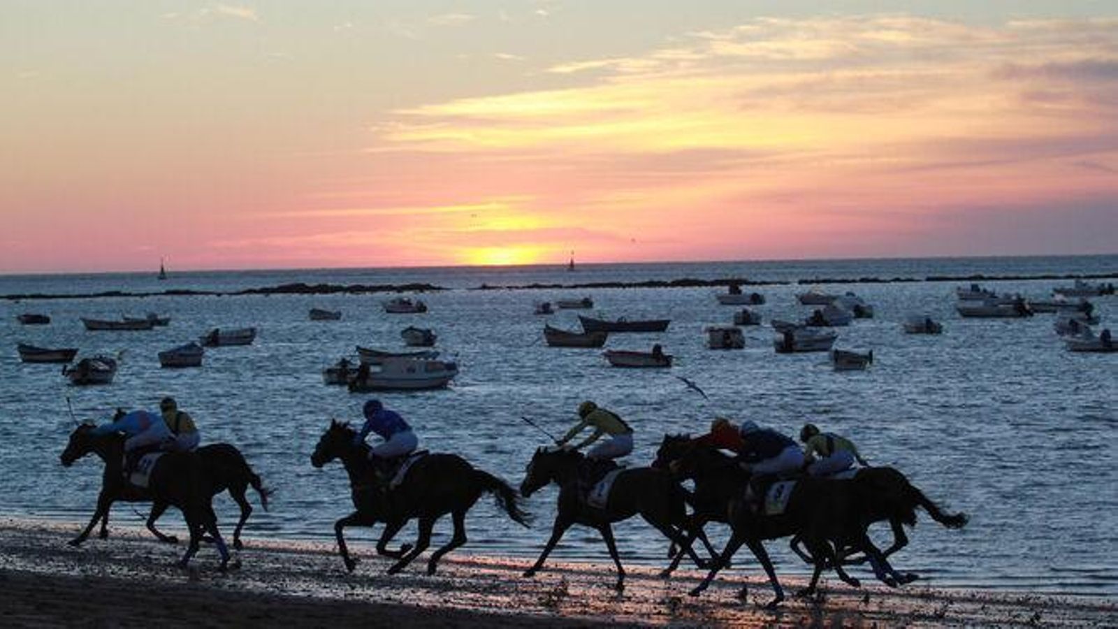 Carreras de caballos de Sanlúcar en Bajo de Guía, en una imagen de archivo Carreras de caballos de Sanlúcar en Bajo de Guía, en una imagen de archivo
