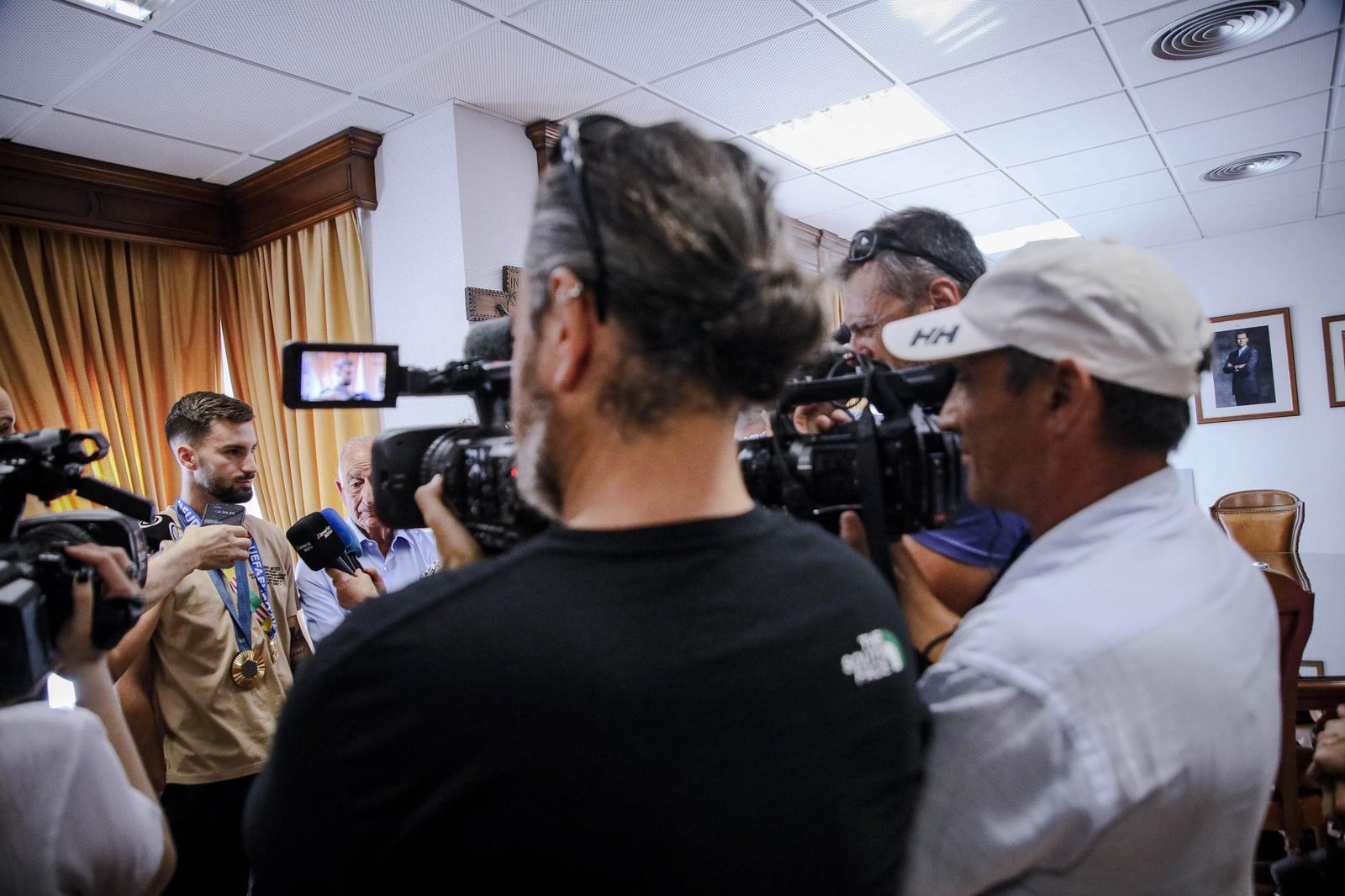 Álex Baena en el Ayto de Roquetas de Mar, en imágenes
