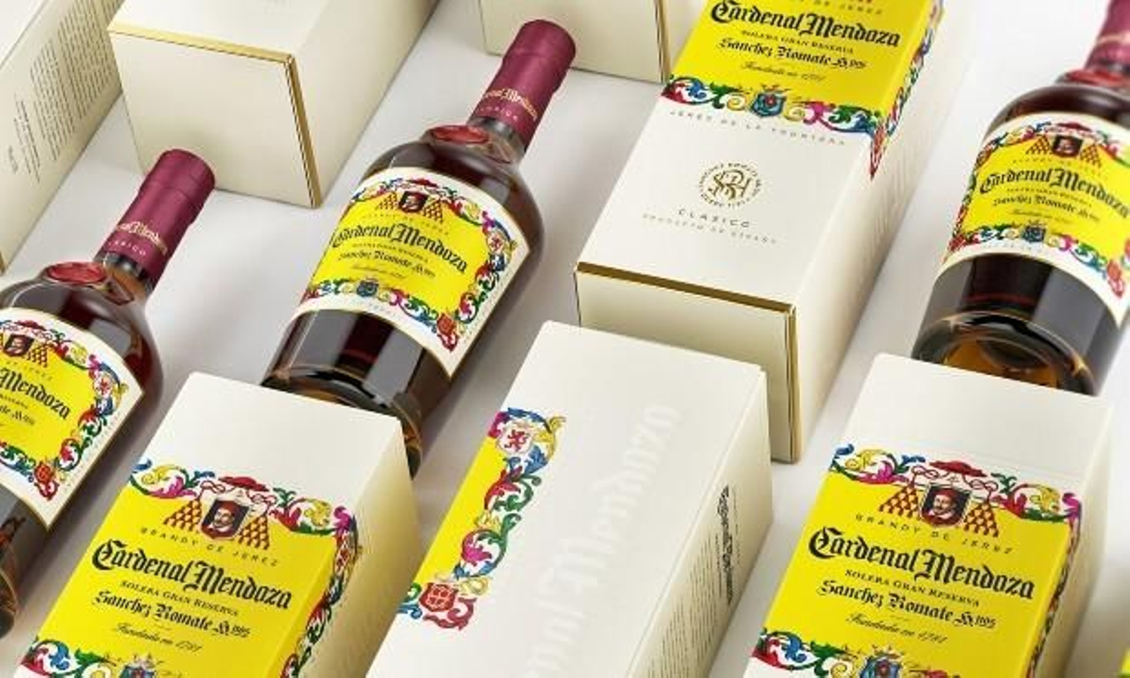 Foto artística con la nueva imagen de Cardenal Mendoza, el icónico Brandy de Jerez de Sánchez Romate.