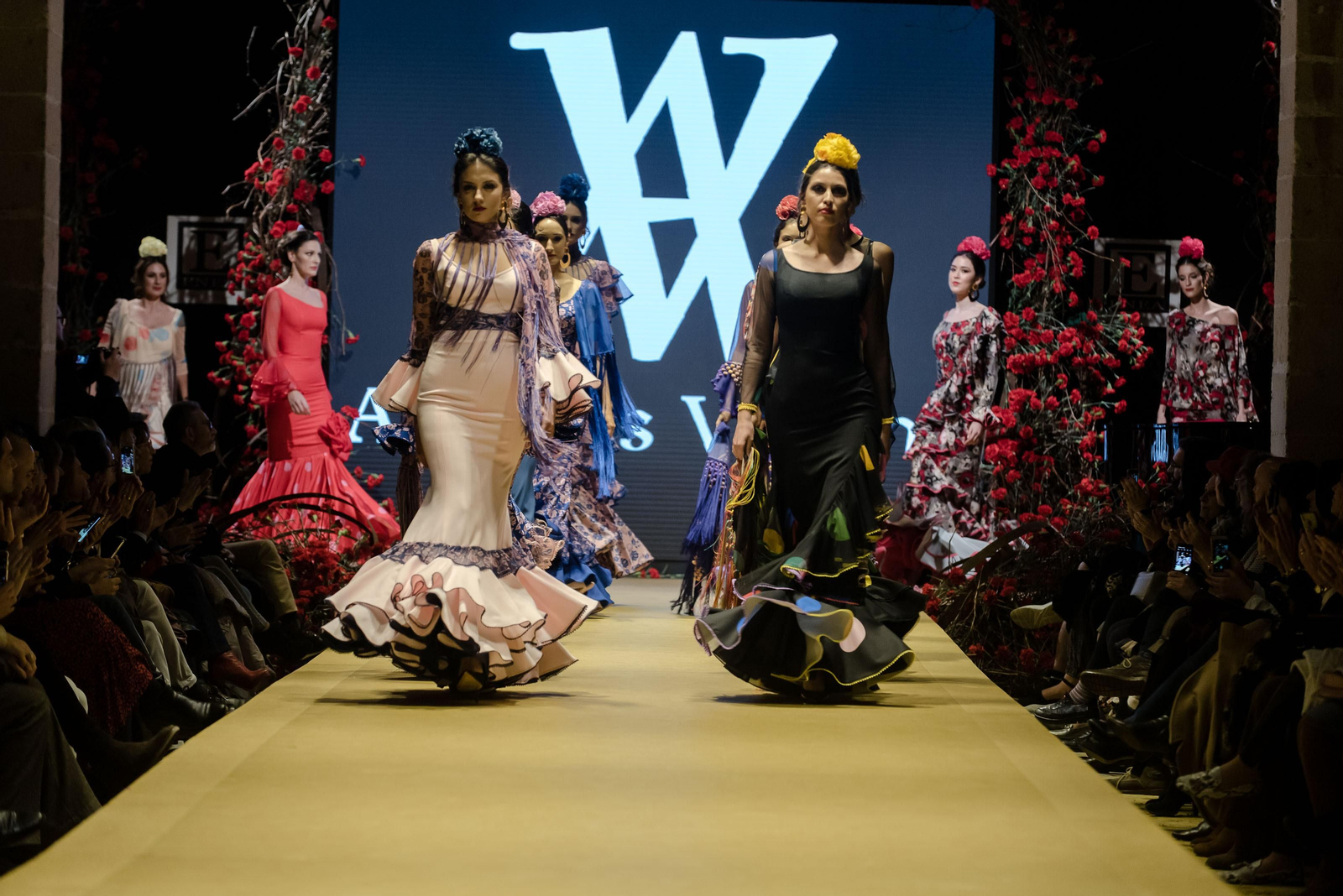 Imágenes de la inauguración y primeros desfiles de la 'Pasarela Flamenca 2020'