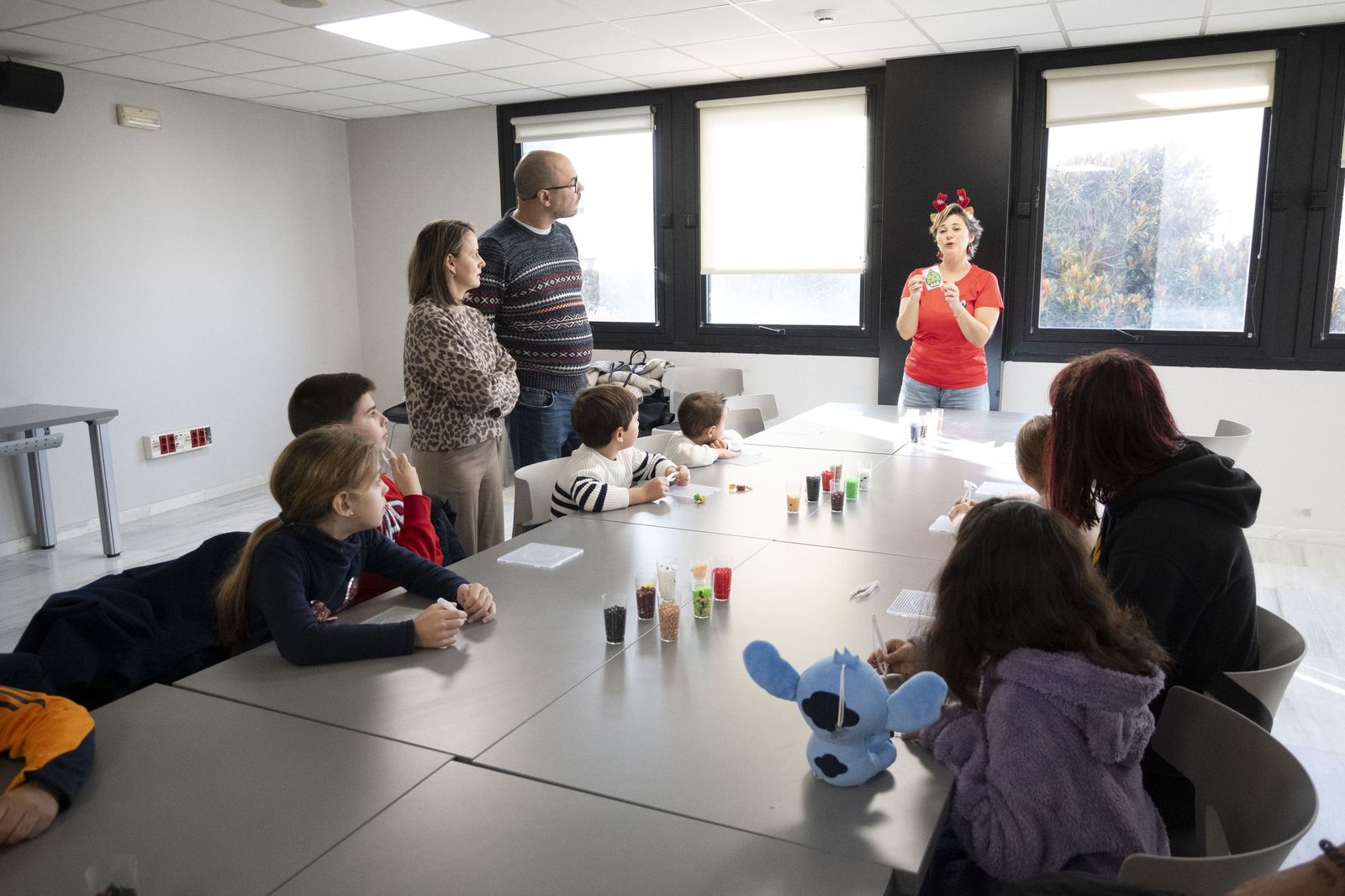 Las fotografías el taller que ofrece la Fundación Cajasol más espectáculo variado con Triky Trake