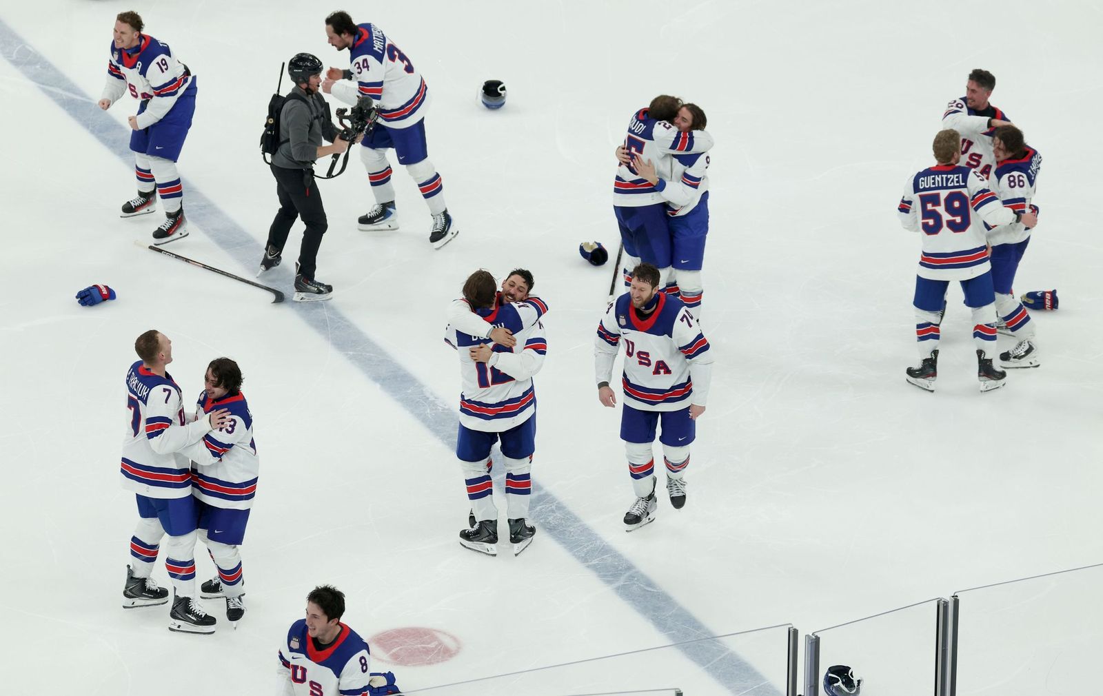 Las mejores fotos de los Juegos Olímpicos de invierno Milán Cortina d'Ampezzo 2026 | Ceremonia de clausura y jornada 17 y última