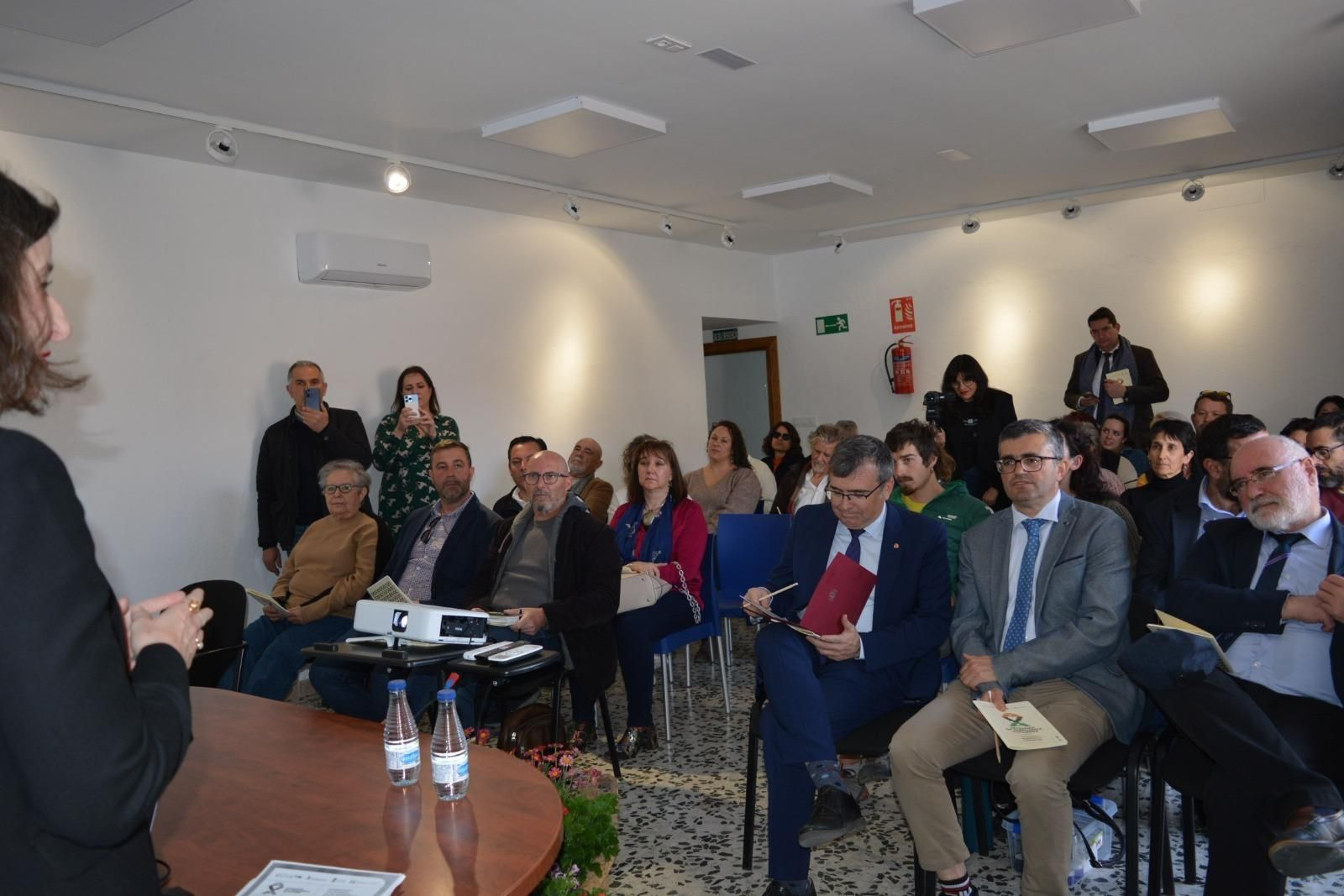 Los artesanos de Granada analizan las tendencias de vanguardia que desfilan a nivel internacional