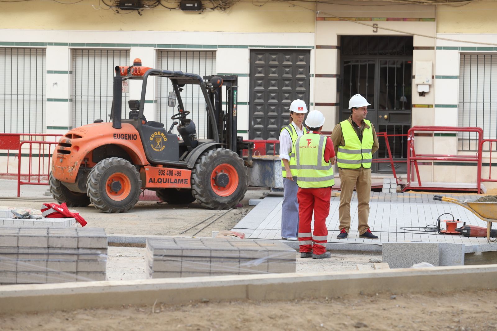 Las obras de peatonalización de la Plaza de Los Dolores, en imágenes