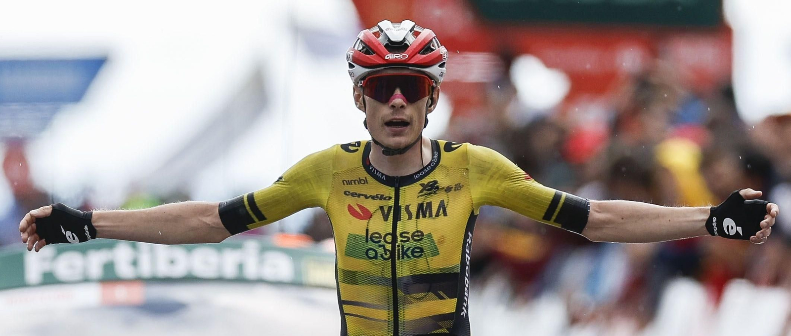 Vingegaard celebra el triunfo en Valdezcaray.