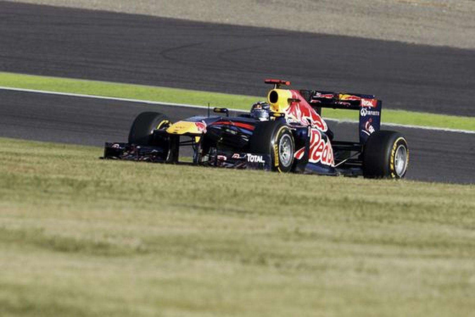 Sebastian Vettel gana en Suzuka su segundo mundial a cuatro carreras del final del campeonato. / Reuters