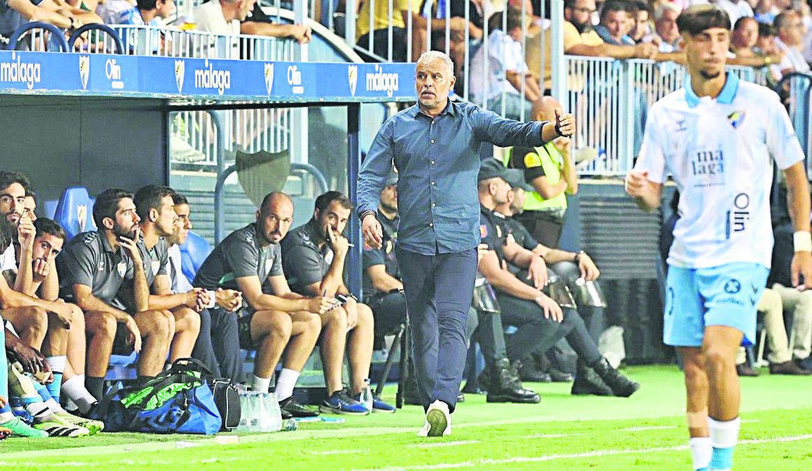 Sergio Pellicer, entrenador del Málaga, durante un partido.
