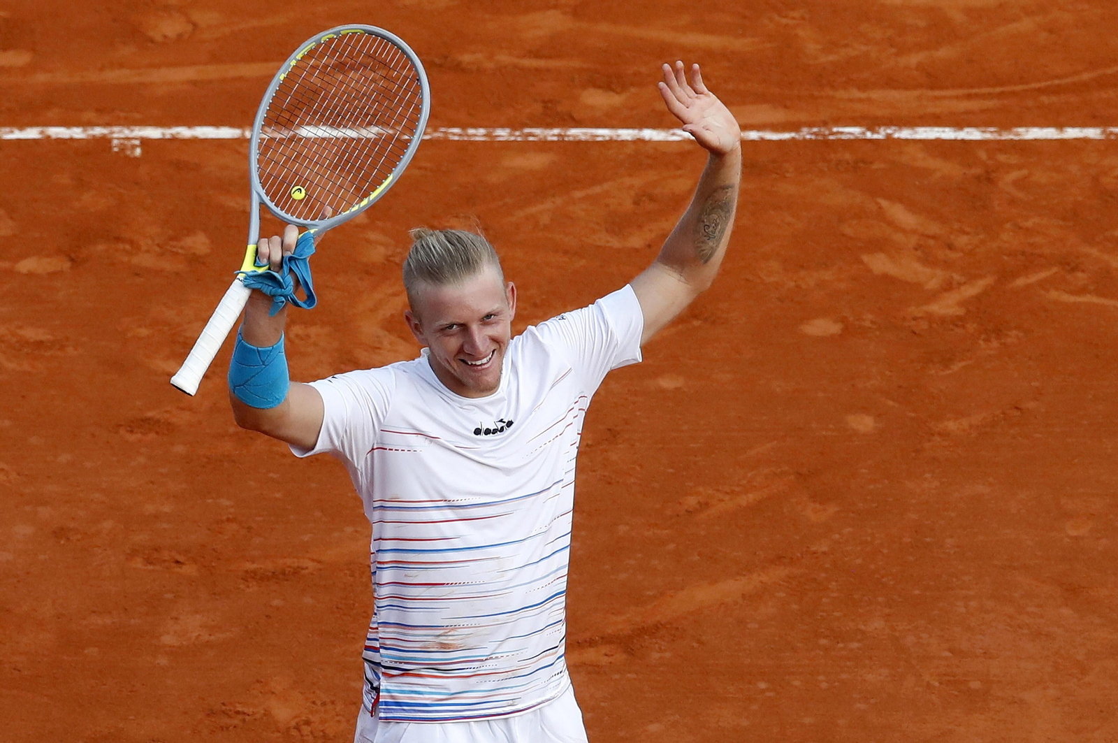 Davidovich saluda tras ganar a Djokovic. Davidovich saluda tras ganar a Djokovic.