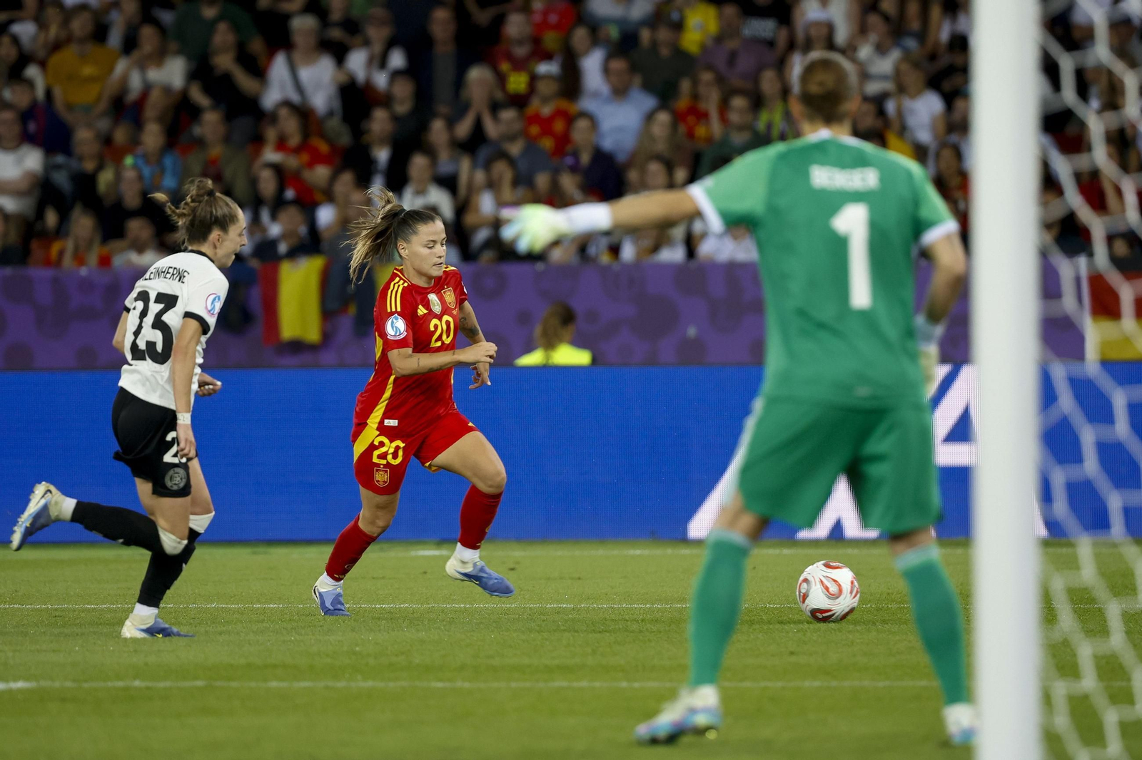 Las mejores imágenes de la semifinal Alemania-España de la Eurocopa femenina