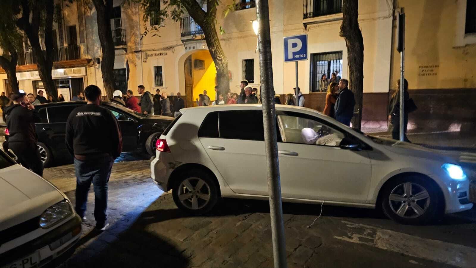 Aparatoso accidente en la calle San Jacinto de Sevilla