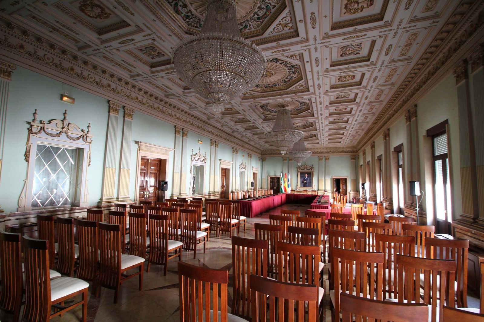 Siete alcaldes de Huelva ganan más de 40.000 euros el último año