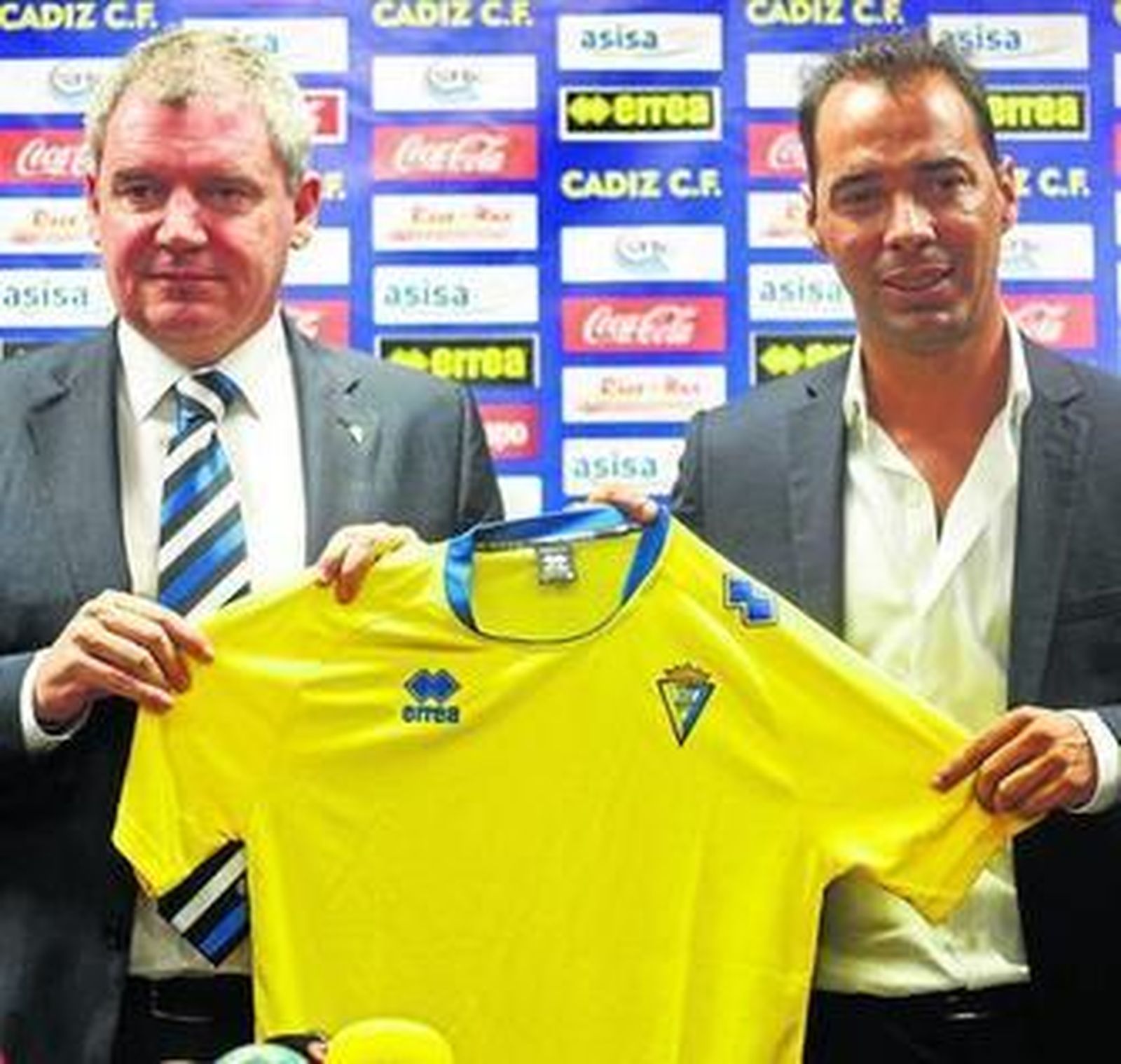 Manuel Vizcaíno (i) y Jorge Cordero, el día de la presentación del cartagenero como director deportivo.