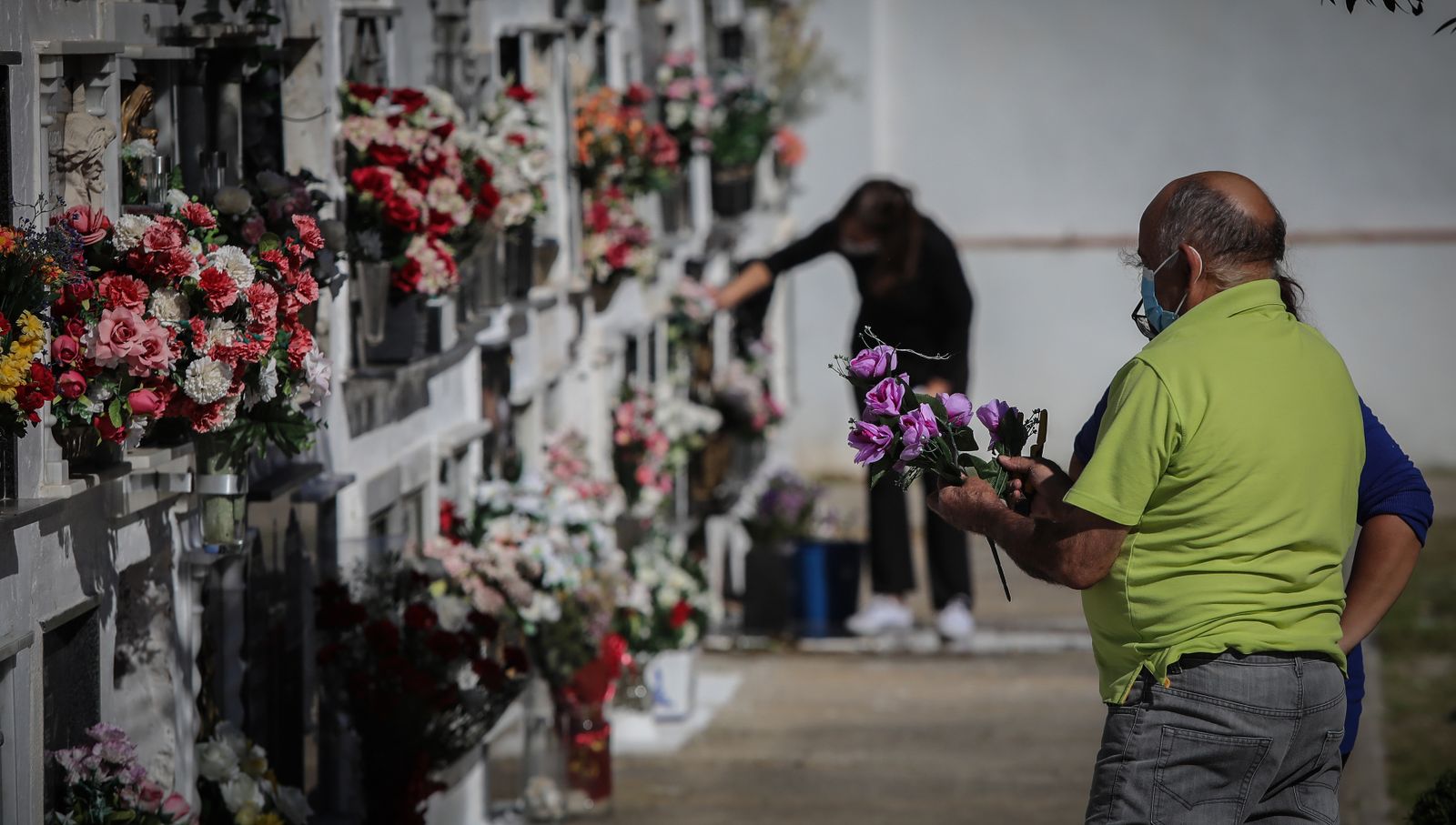Día de Todos los Santos en el cementerio de Jerez
