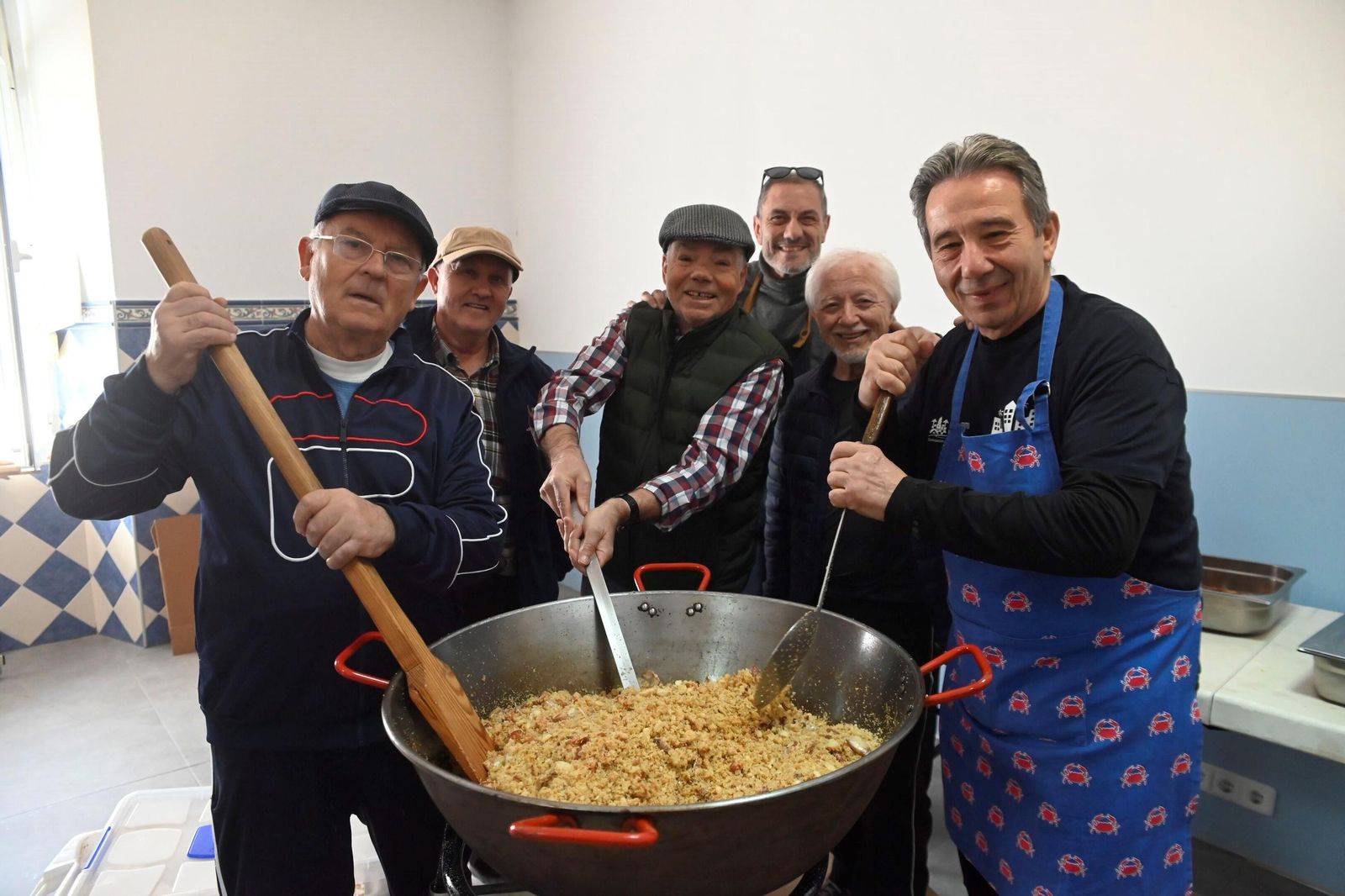 Las migas de la Cruz Blanca, en imágenes