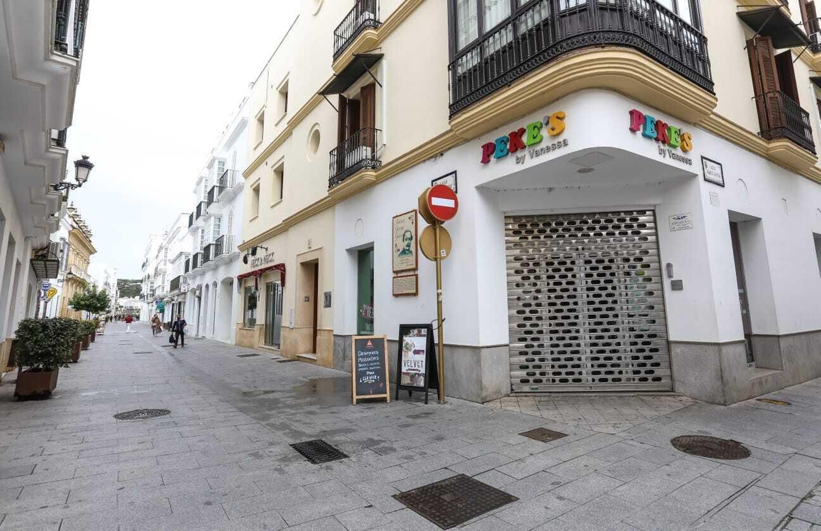 Imágenes de Chiclana durante la primera jornada del cierre de actividades