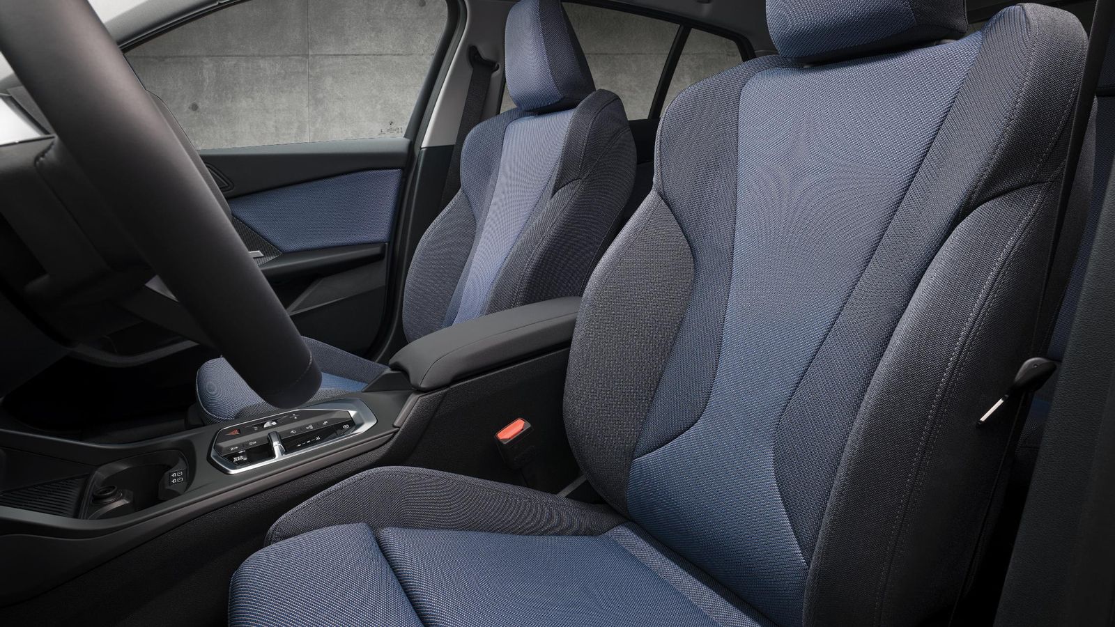 Los asientos estándar, denominados Econeer por BMW, están fabricados con PET reciclado. Los asientos estándar, denominados Econeer por BMW, están fabricados con PET reciclado.