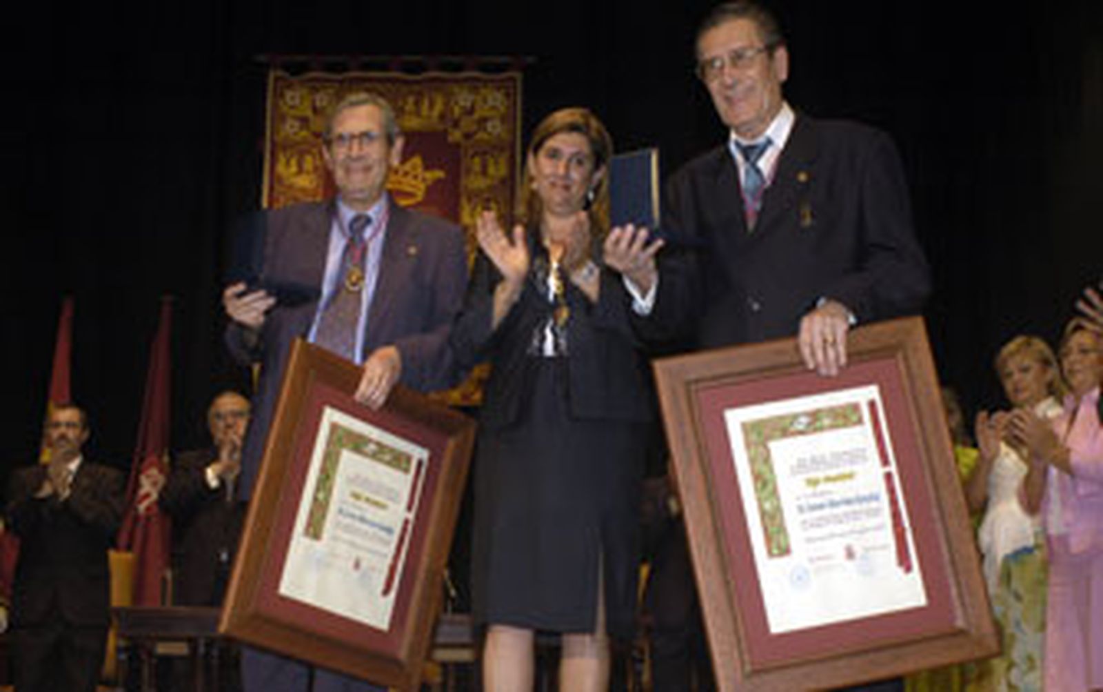 Cajasol reedita la popular obra 'Los ángeles del vino y otros duendes'