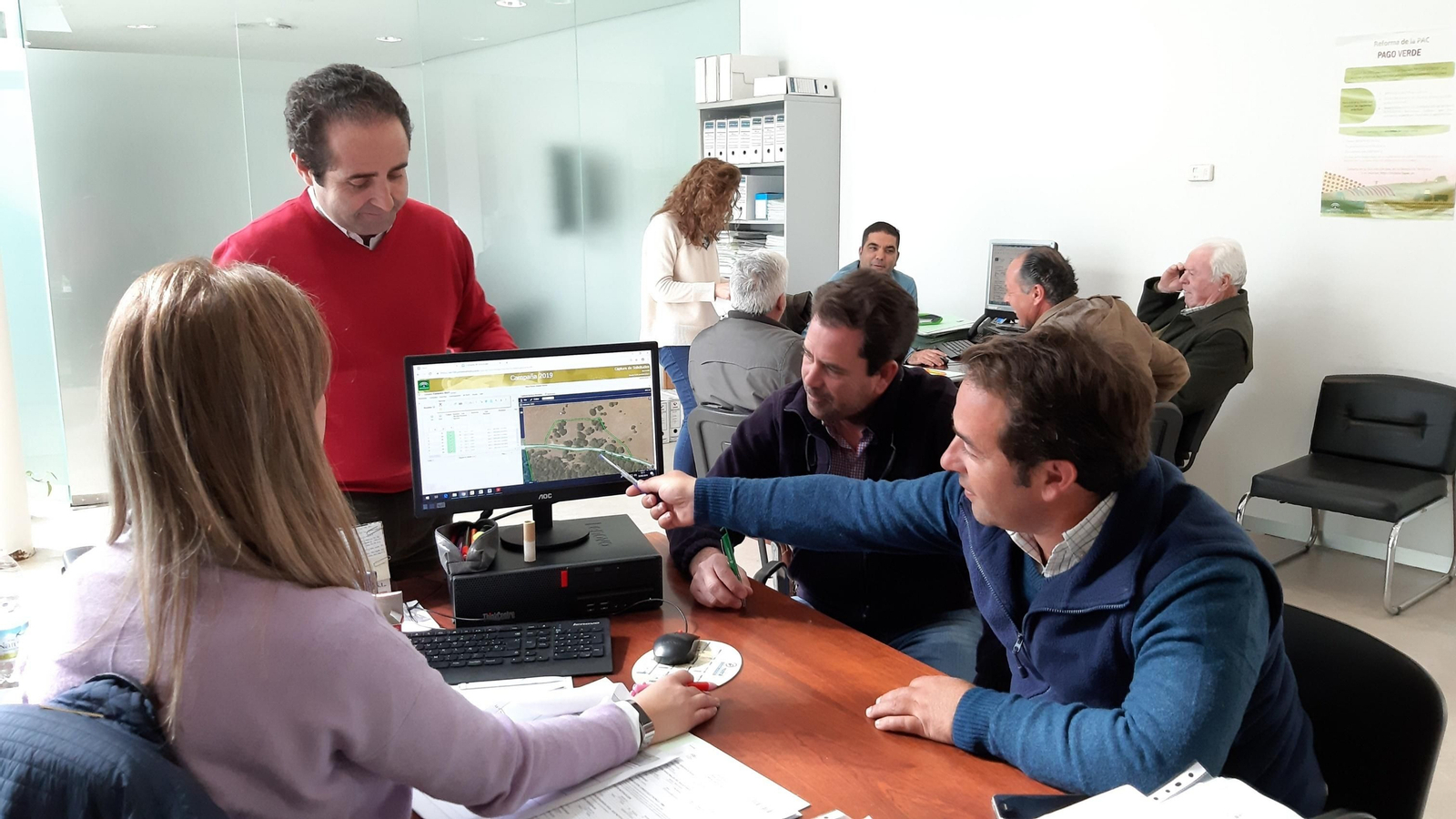 Asociados en el  Departamento de  Ayudas PAC .