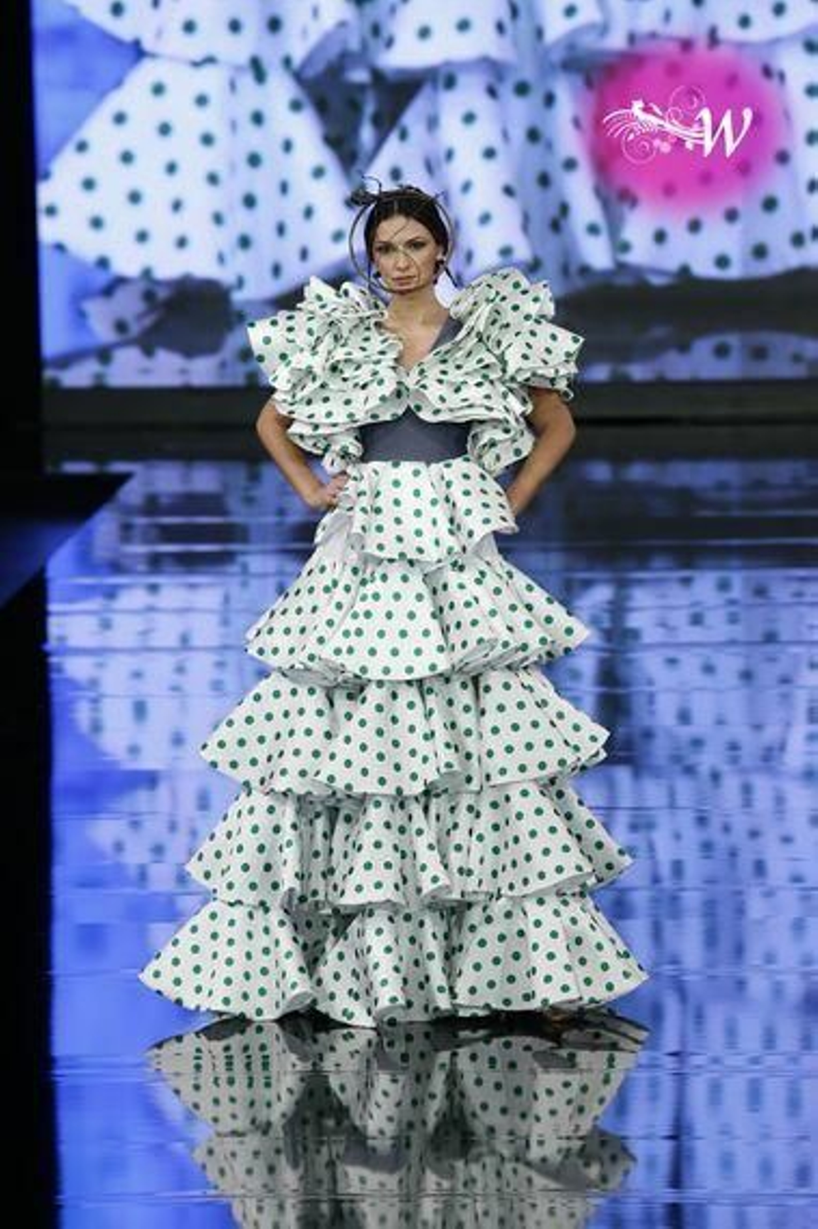 Así ha sido el desfile de Gil Ortiz en SIMOF 2020, todas las fotos de su colección de flamenca