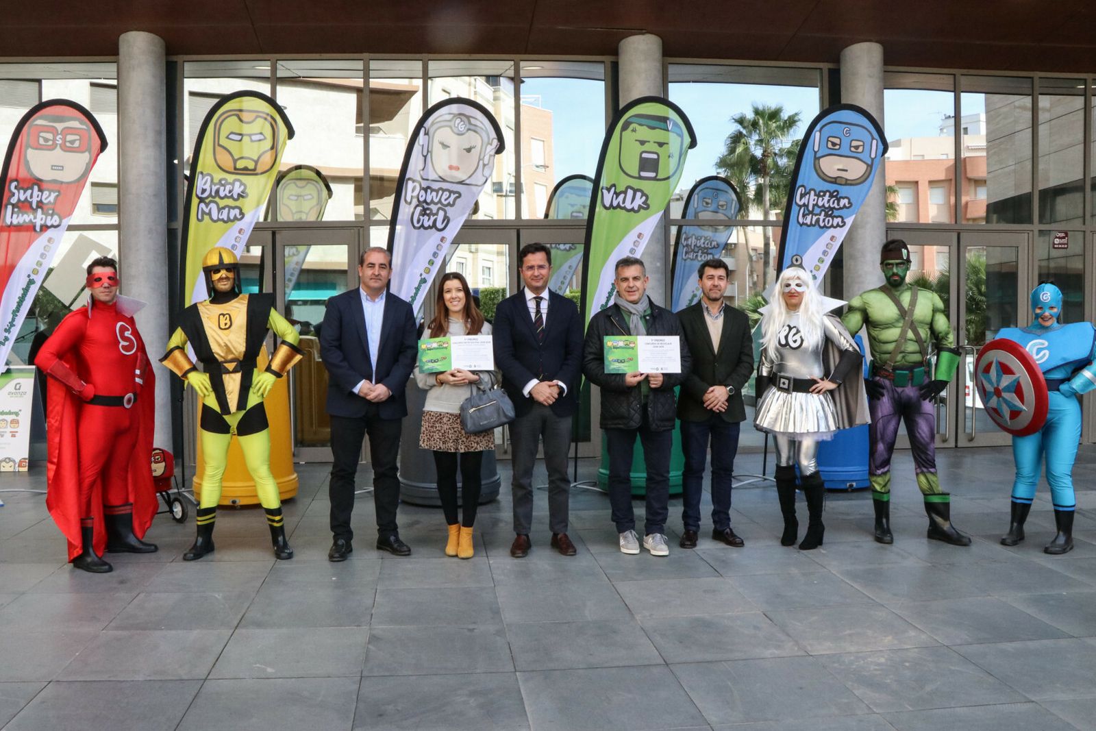 Presentación de la campaña, con la presencia de los ‘SuperRecicladores’.