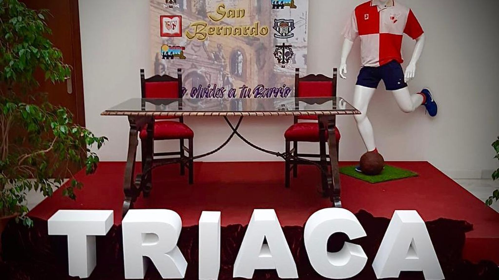 Una imagen de la exposición montada en la Hermandad de San Bernardo.