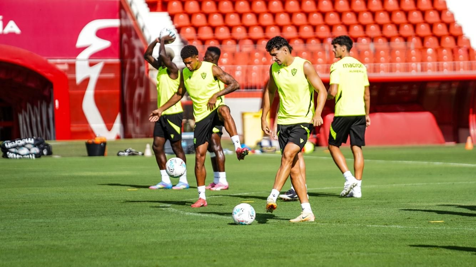 Los rojiblancos se ejercitaron esta mañana en el Estadio de los Juegos Mediterráneos.