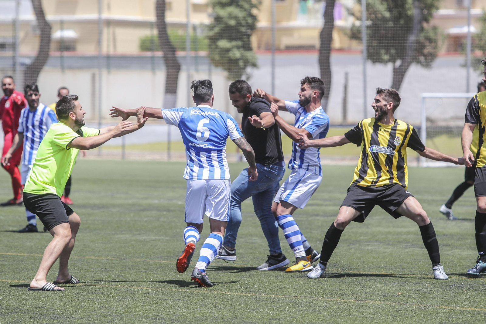 Imágenes de la trifulca entre jugadores del Bazán y el Jerez Industrial