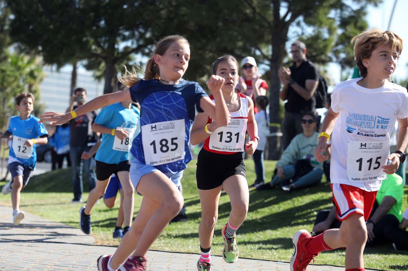 Imágenes de la carrera infantil previa a la "10K Puerta del Descubrimiento"