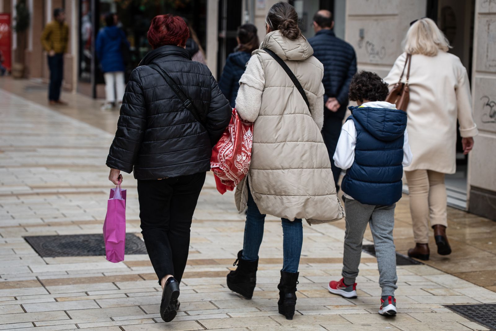 Imágenes del primer día de rebajas en los comercios de Huelva