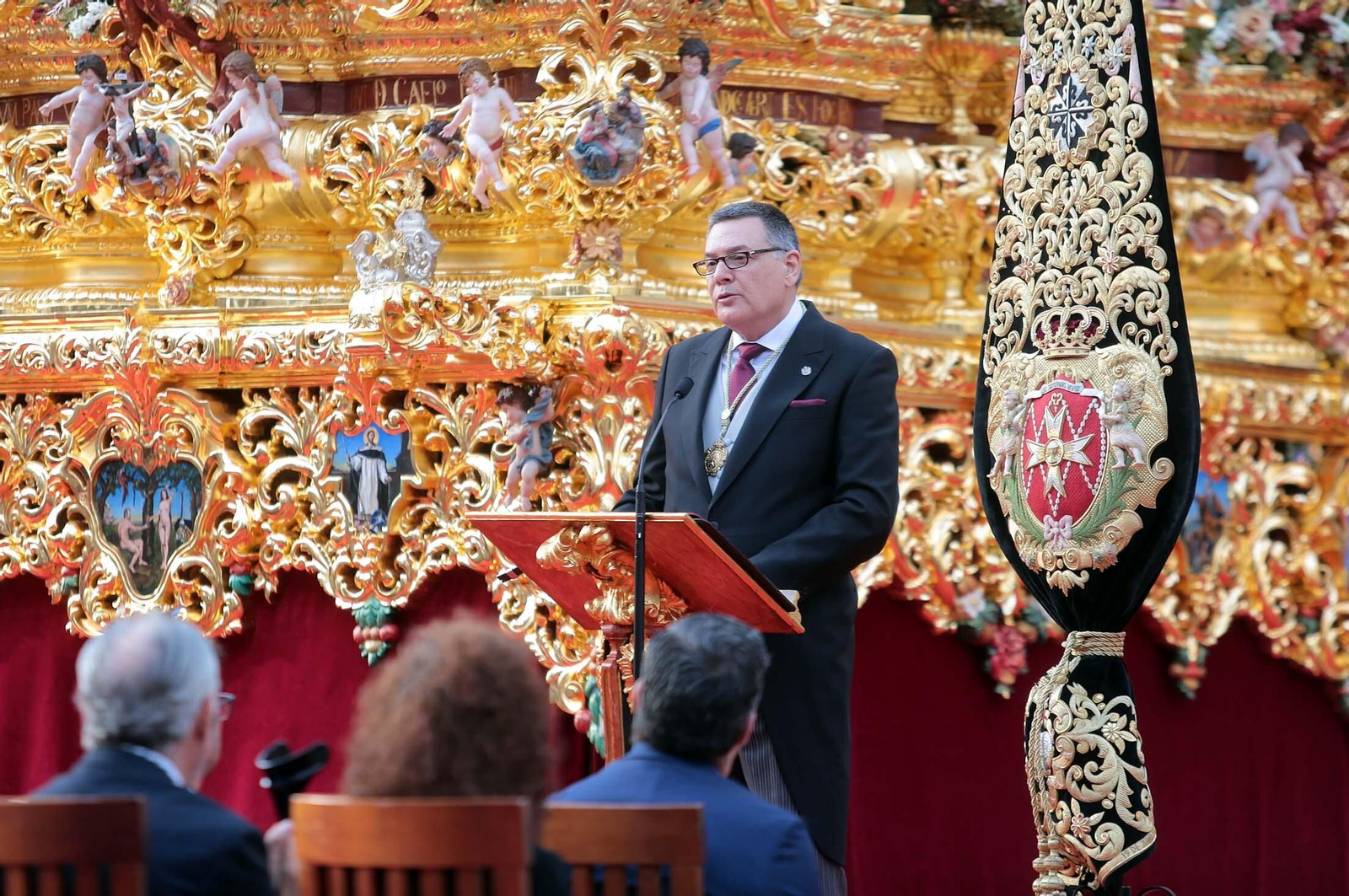 Imágenes de la imposición de la Medalla de Oro de Huelva al Cristo del Amor