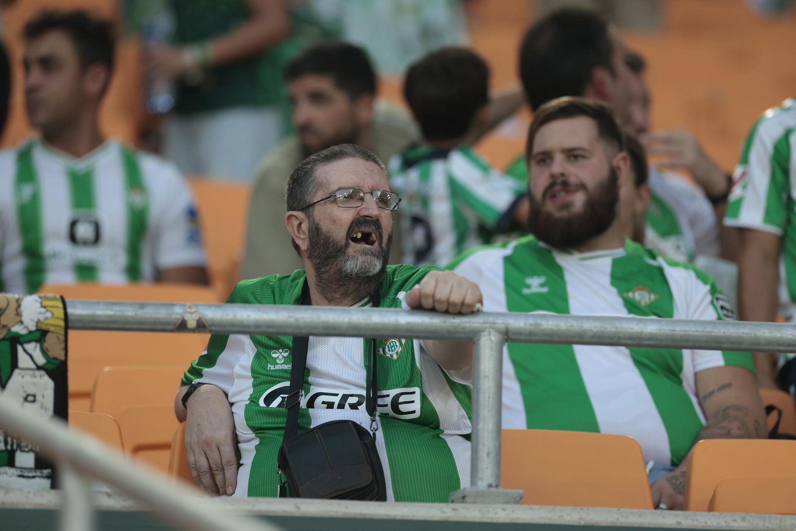 Búscate en las fotos del Betis - Alavés