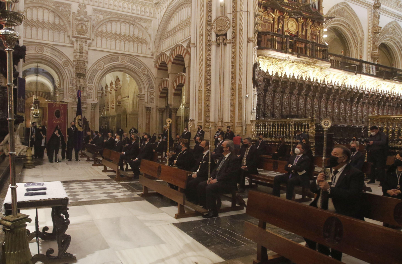 El Vía Crucis de las Cofradías de Córdoba, en imágenes
