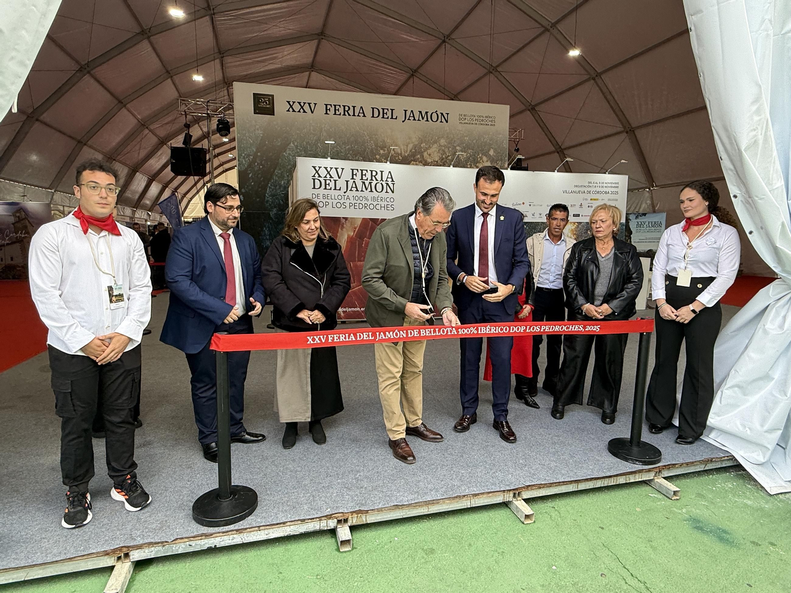 Inauguración de la XXV Feria del Jamón 100% Ibérico de Los Pedroches en Villanueva de Córdoba Inauguración de la XXV Feria del Jamón 100% Ibérico de Los Pedroches en Villanueva de Córdoba