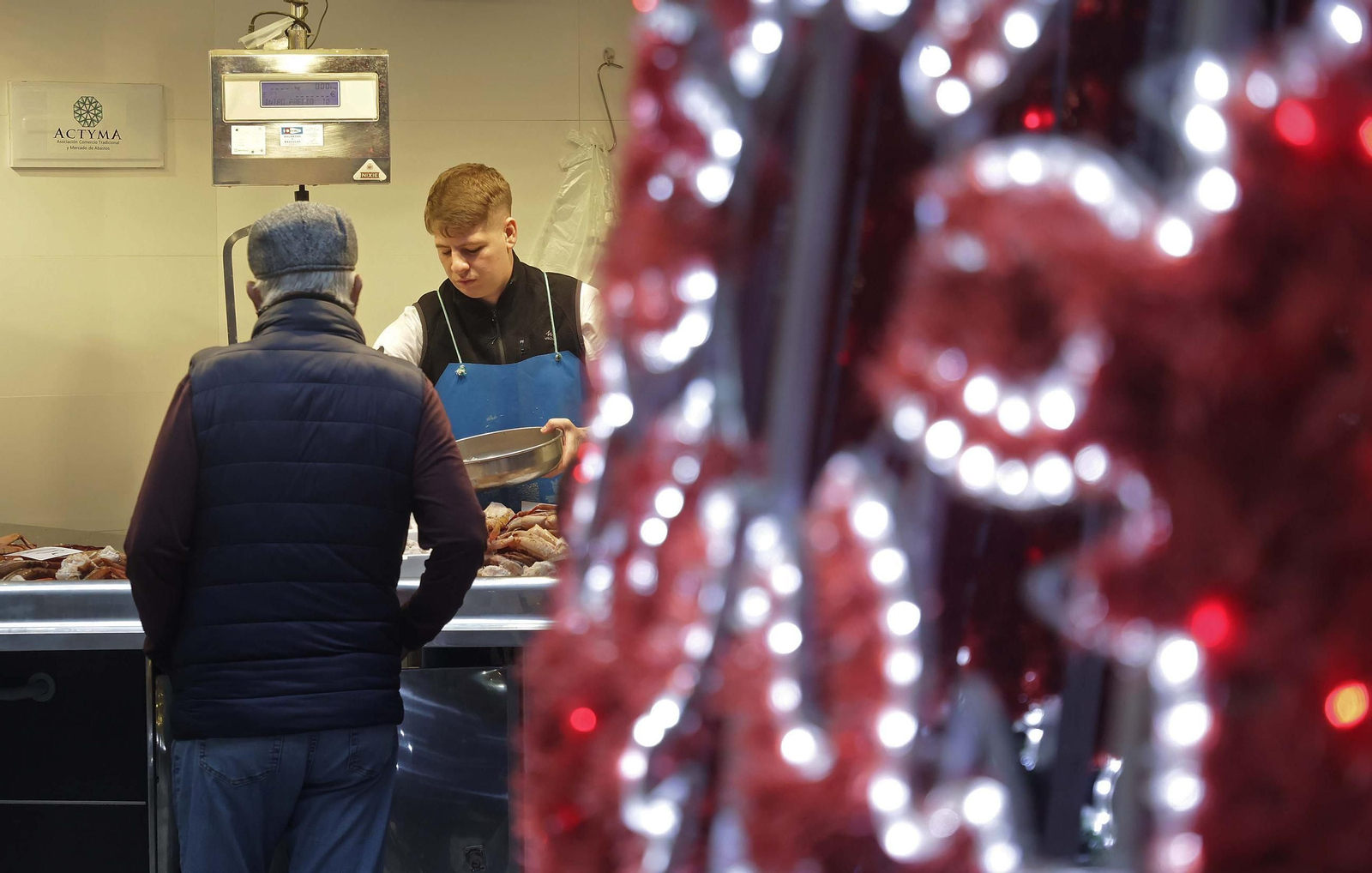 Fotos de las últimas compras en Algeciras para la cena de Nochebuena