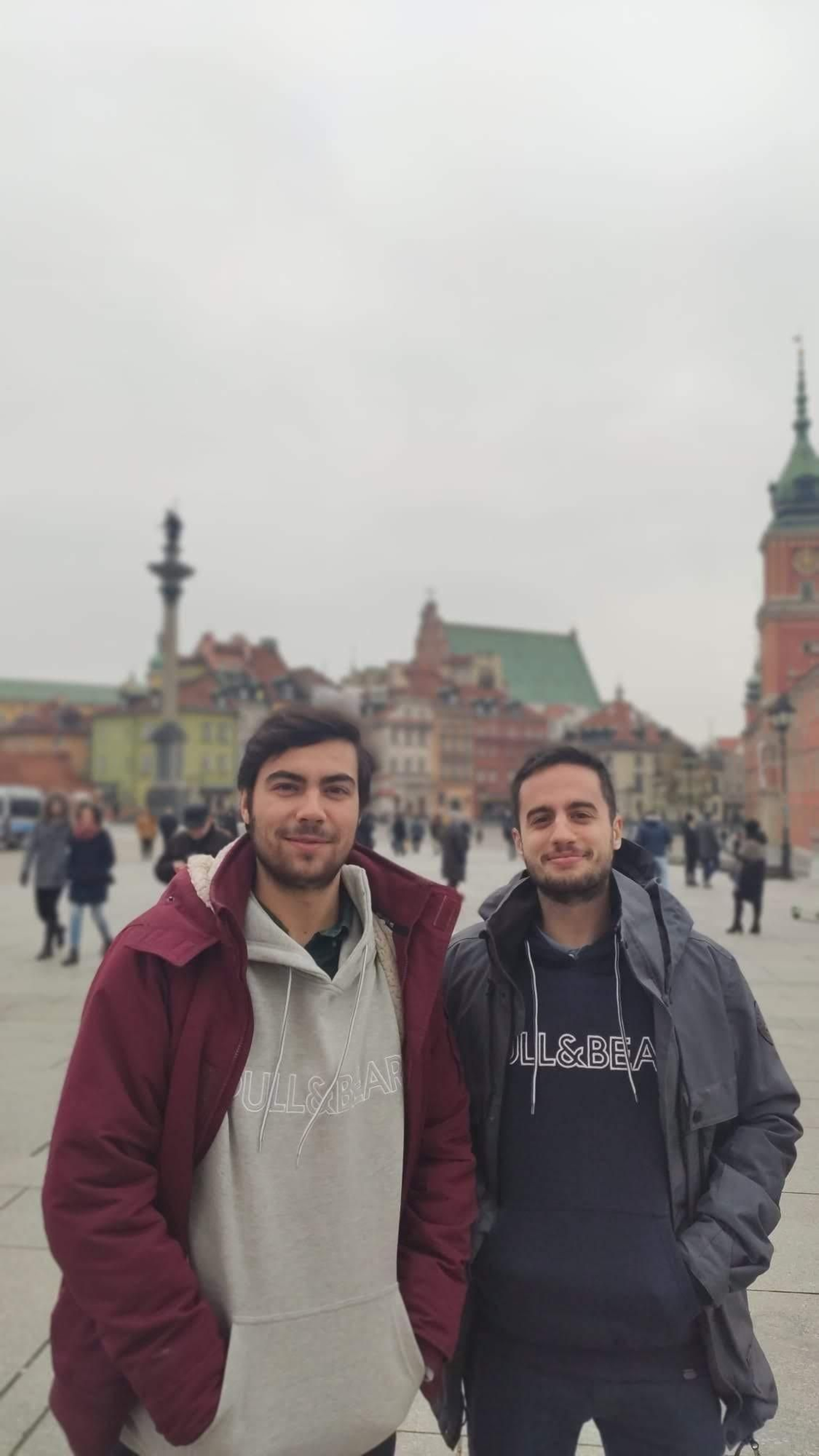 Raúl Sánchez (izquierda) se halla en Polonia.