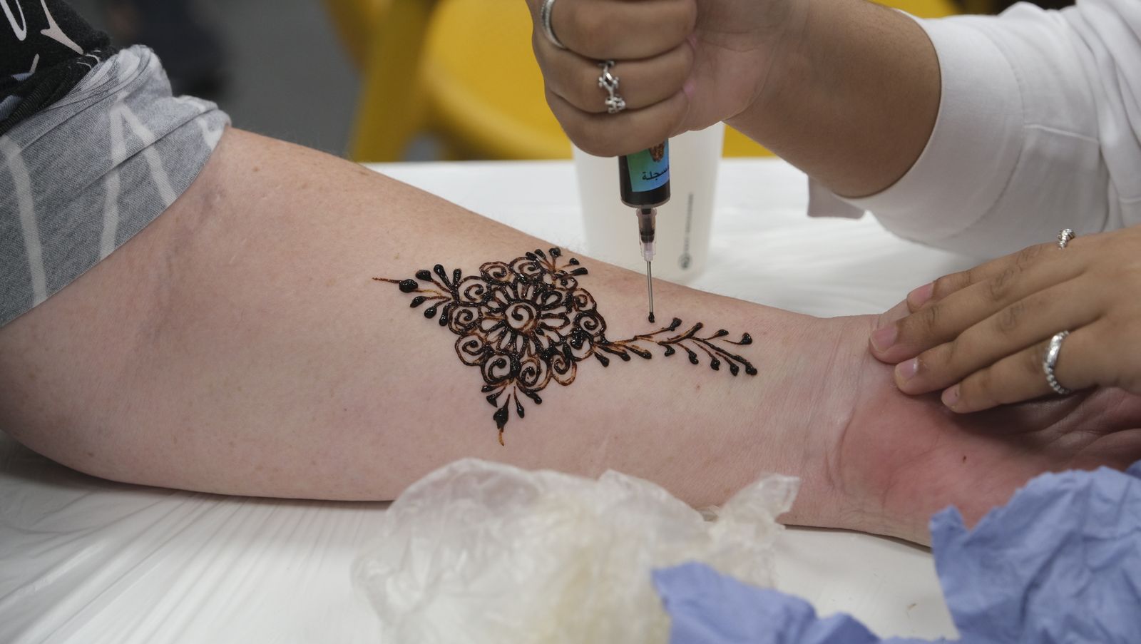 Imágenes de los talleres de inserción laboral de Verdiblanca en el Espacio Alma