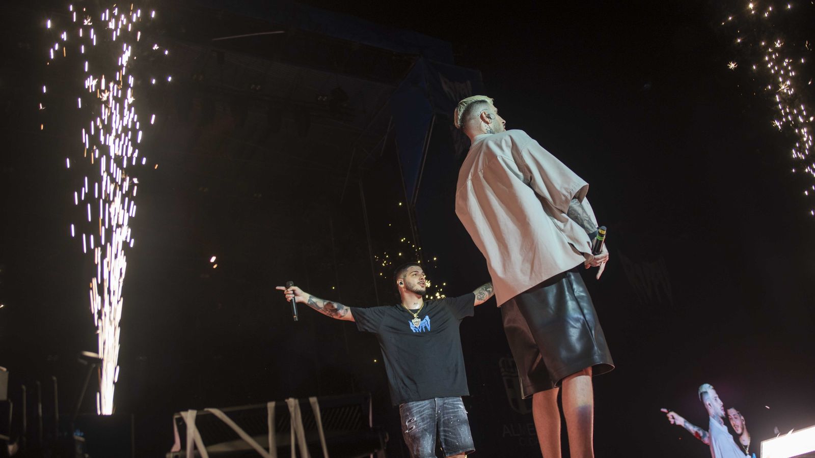 RVFV y KeenLevy sobre el escenario.