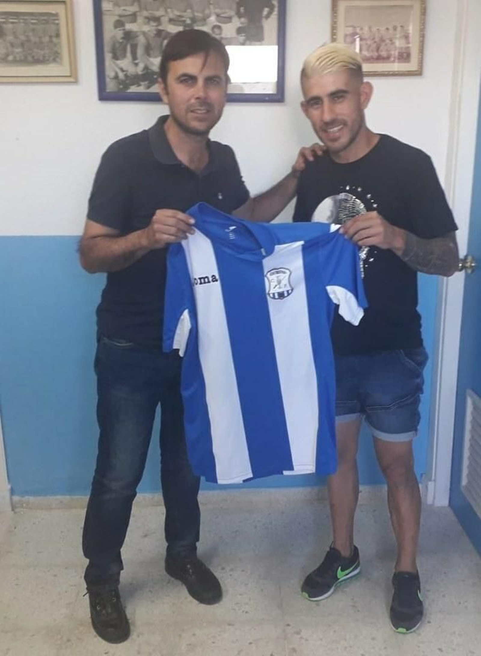 Juanma Carrasco, con Pedro Garrido, presidente del Jerez Industrial.